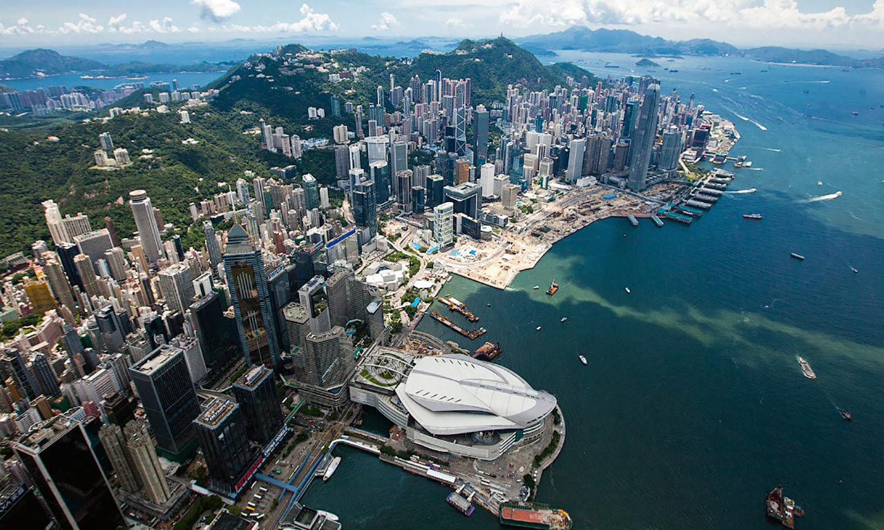 Власти Гонконга предпринимают попытки остудить рынок от перегрева, однако цены на недвижимость продолжают расти — такая тенденция сохранится и в ближайшем будущем.