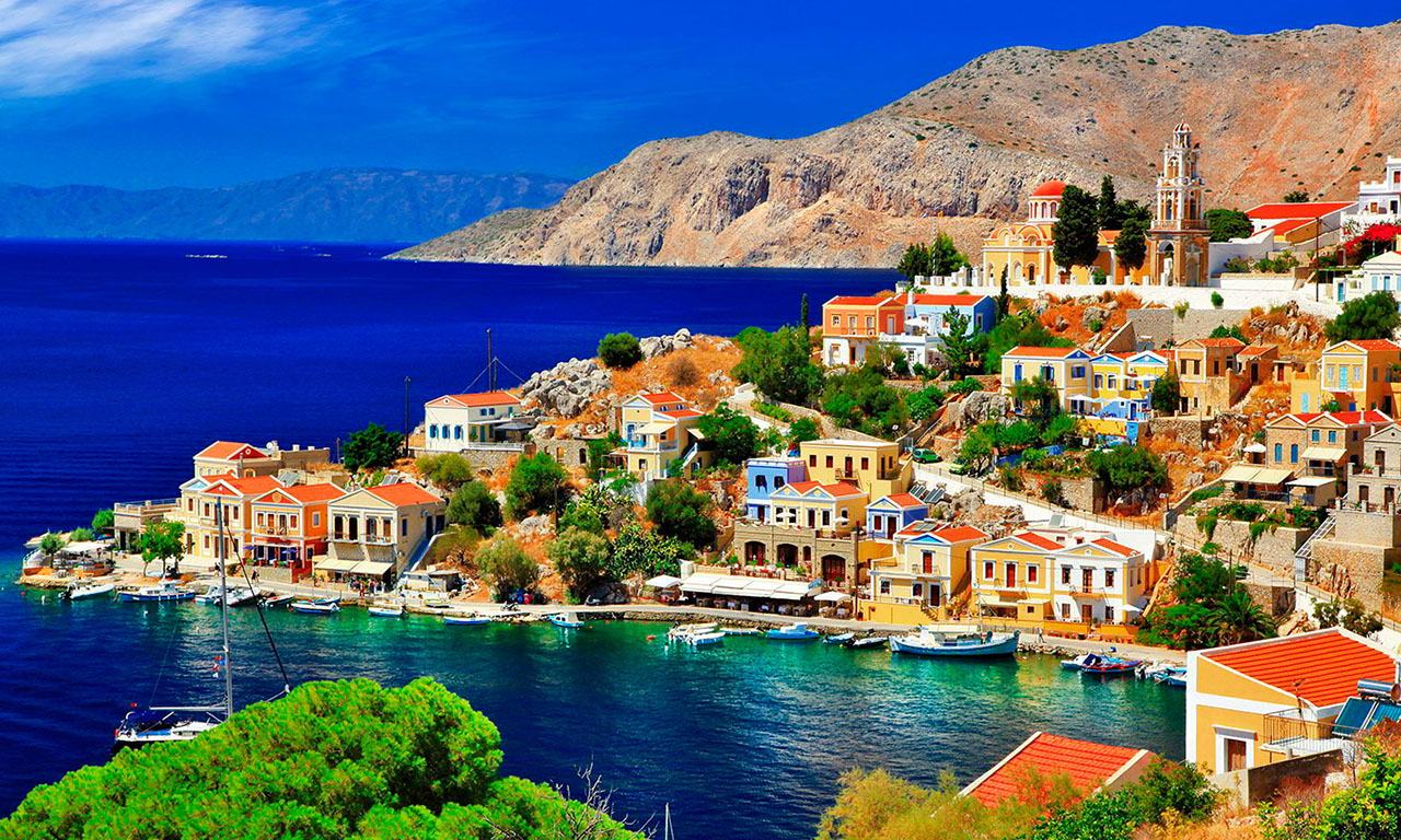 Туристы назвали свои самые любимые направления для осеннего отдыха в Греции, среди этих направлений лидерами оказались острова Крит и Санторини, а также столица — Афины.