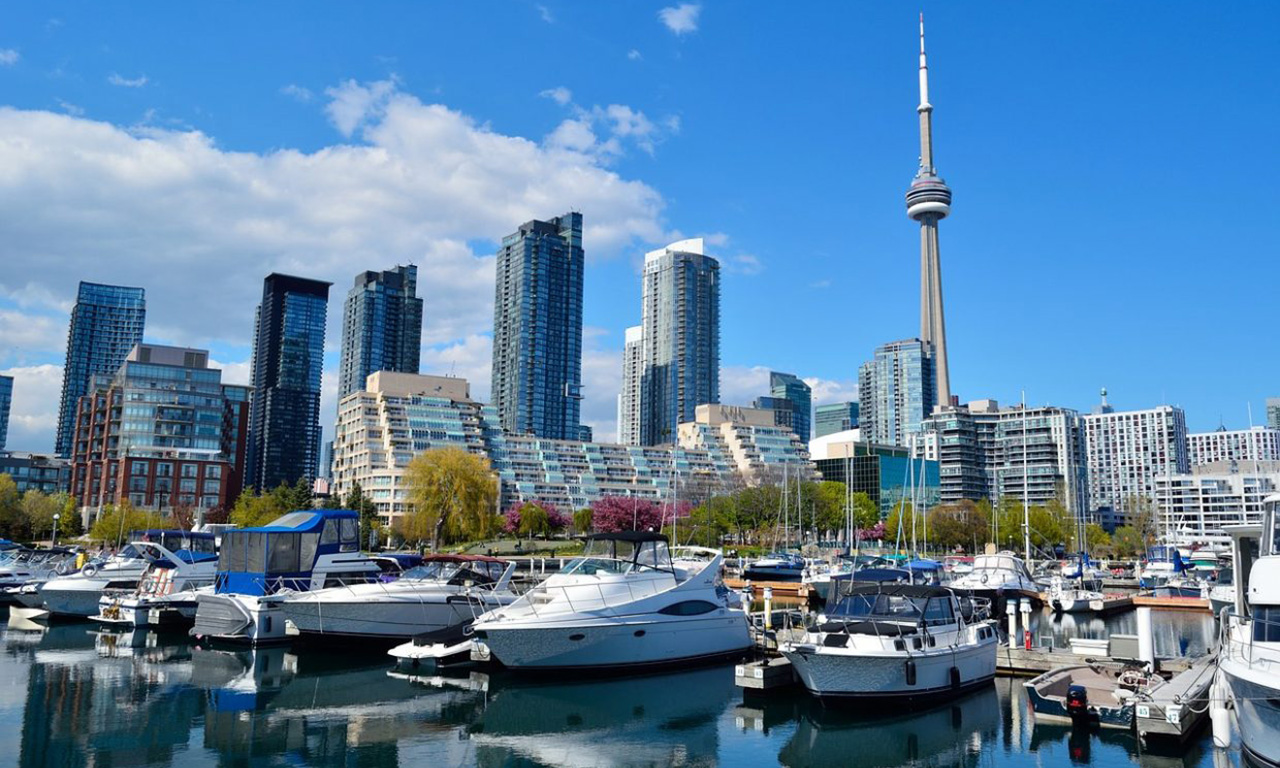 По мнению экспертов, в Торонто, который возглавляет рейтинг стран с самым стремительным ростом цен на недвижимость, стоит ожидать охлаждения рынка.